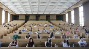 Държавата ще плаща таксите на студенти, ако останат в България