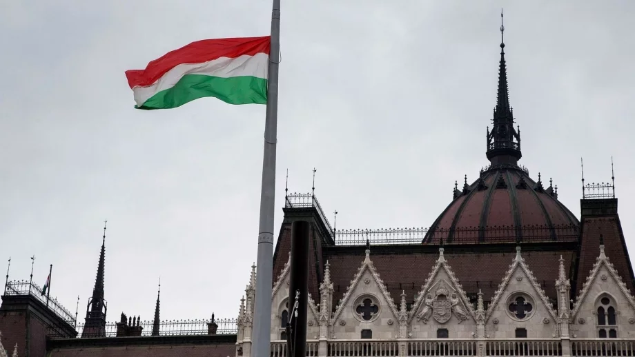 Унгария плаща на млади емигранти да се завърнат у дома