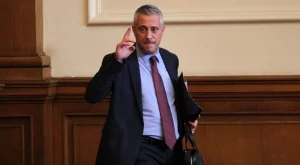 Съпругата на Лукарски завъртяла бизнес с ресурс на икономическото министерство