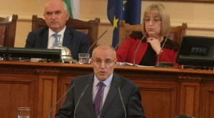 Управителят на БНБ защити спорното назначение на Стоян Мавродиев