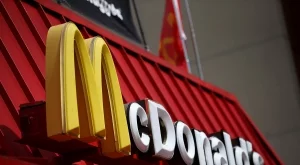 McDonald's продава част от бизнеса си в Китай 