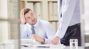 Как да подходим, когато критикуваме колега?