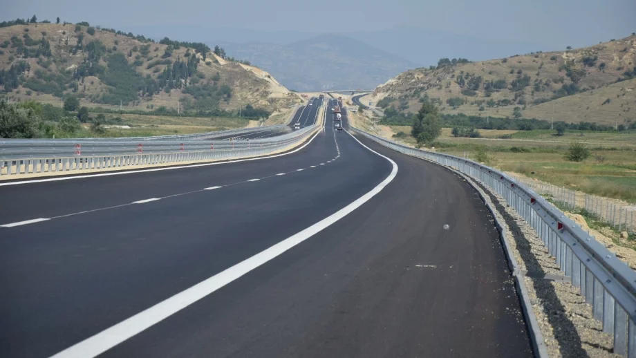 4 са отворените ценови оферти за изграждане на пореден участък от "Хемус"