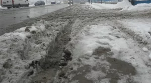 АПИ: Пътните настилки са мокри, на места заледени 