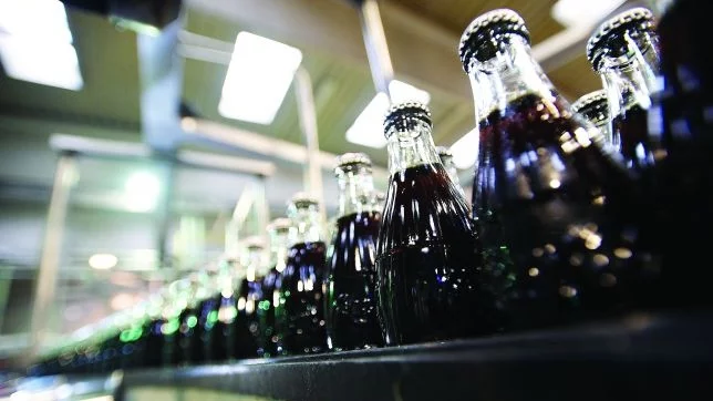 Световният лидер в устойчивото производство на напитки Coca-Cola HBC обяви нови ангажименти за намаляване на въглеродните емисии и опазване на водата