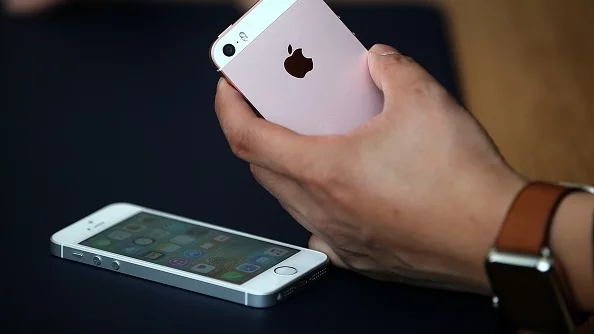 Как да водите два разговора едновременно с iPhone
