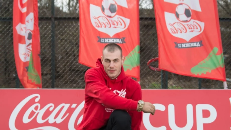Шампионът Михаил Христов предизвиква феновете на "Купата на Coca-cola: Движи се!"