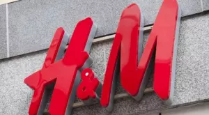 H&M също напуска руския пазар, преди това разпродава стоката си 