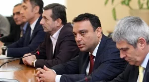 Московски противоречи на себе си: Няма да има съкращения в БДЖ 