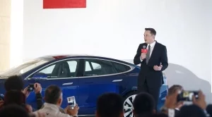 Американският борсов регулатор разследва Мъск и Tesla 