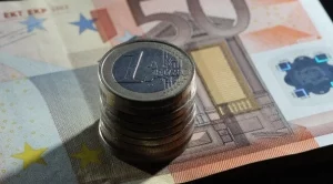 Преките чуждестранни инвестиции в България са се стопили наполовина