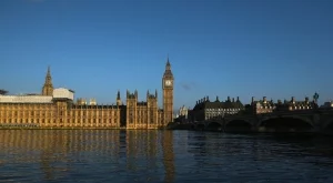 След Brexit: Standard Life спира да инвестира в британски имоти