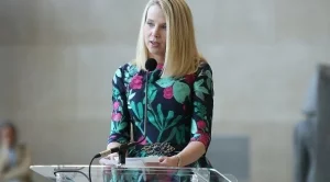 Как Мариса Майер се справя с недоволните инвеститори 