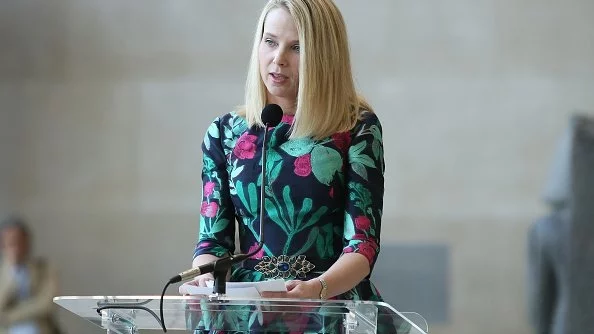 Как Мариса Майер се справя с недоволните инвеститори 