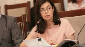 Кунева и Калфин пропуснали да декларират имущество 