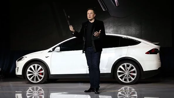 Клиенти се отказват от Tesla, защото Мъск съветва Тръмп 