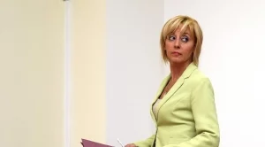 Манолова предлага лихвите за студенти и докторанти да са максимум 3,5%
