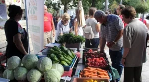 Фермерските пазари са важни както за клиентите, така и за производителите