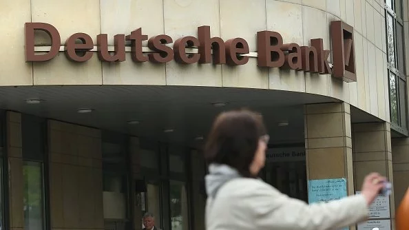 Срив на акциите на Deutsche Bank след решението ѝ да увеличи капитала си