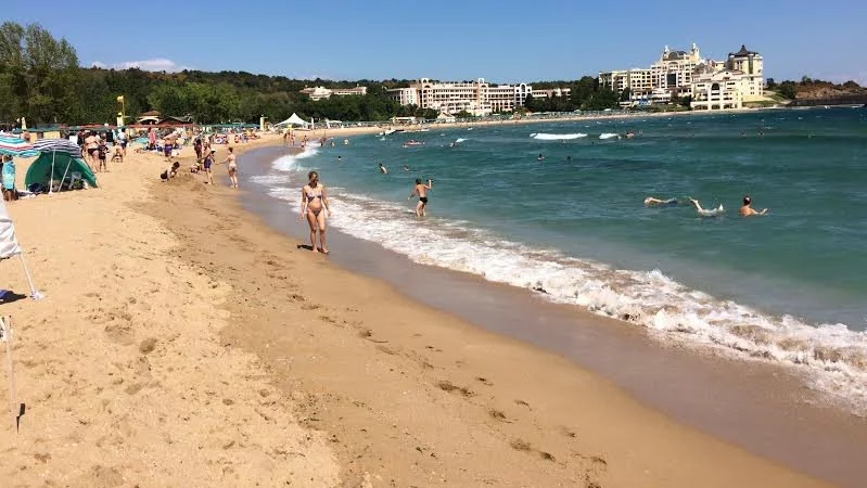 Определени са концесионери на още три плажа 