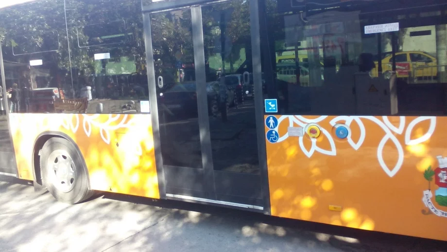 Пуснаха повече автобуси по линия 111 в София 