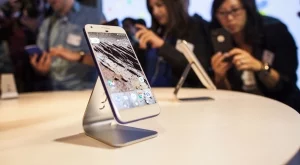 Голям е интересът към първия смартфон на Google 