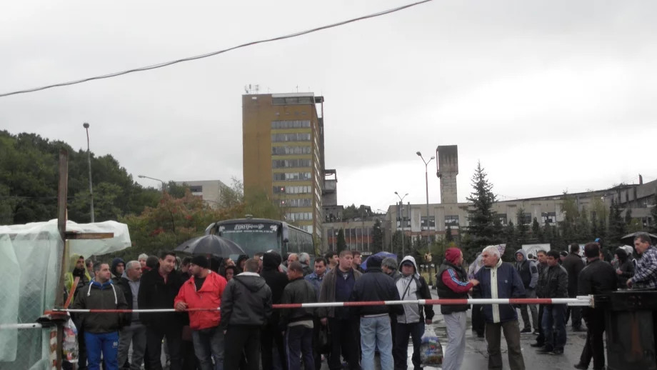Ще стачкуваме, докато ни се издължат, заканиха се миньорите в Бобов дол