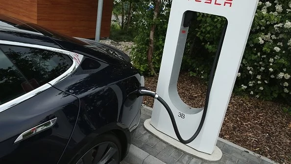 Tesla и Panasonic ще си партнират в производството на слънчеви батерии 