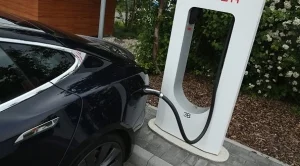 Tesla може да ви подари кола - ето как 