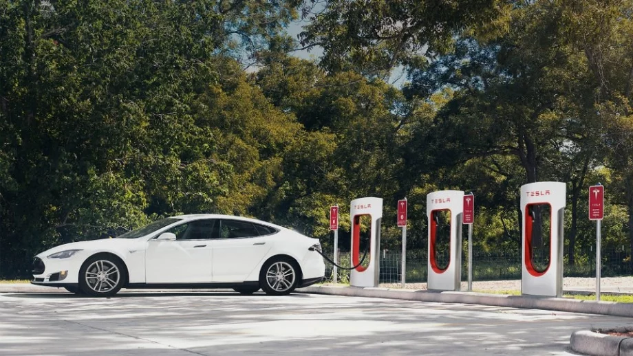 Акционерите на Tesla одобриха придобиването на SolarCity 