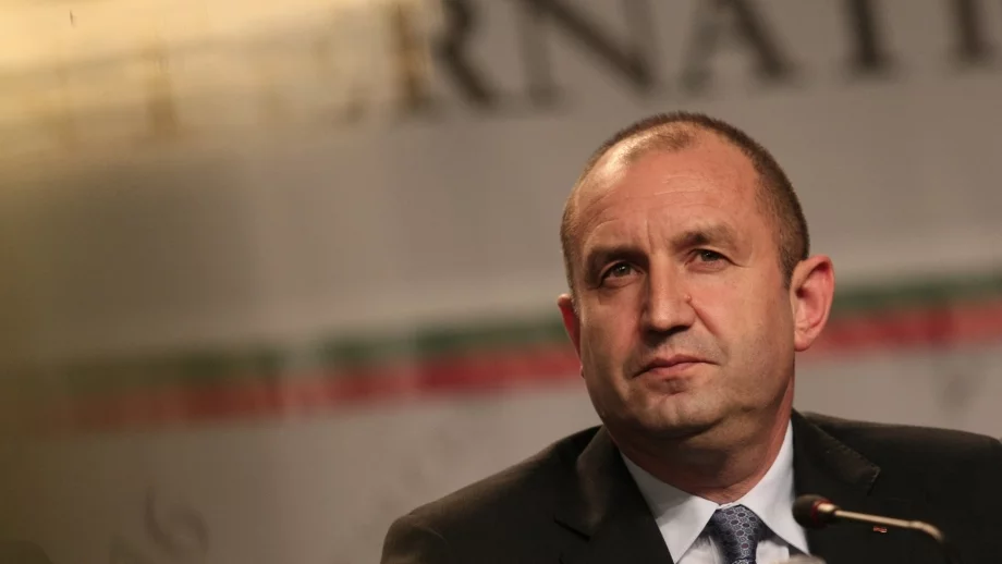Румен Радев поиска спиране на обществената поръчка за ТОЛ таксите