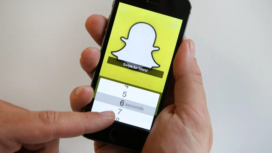 Потребителите на Snapchat се стопиха с 2 милиона за три месеца