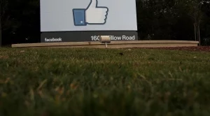 Данни на 87 млн., а не на 50 млн. потребители на Facebook, са били манипулирани