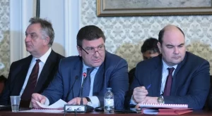 Златев: Няма монопол над горивата, политически чадър пази Марешки