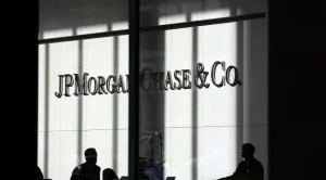 JPMorgan използва изкуствен интелект, спестяващ 360 000 часа труд
