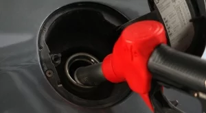 Бензинът в Северна Корея поскъпна тройно 