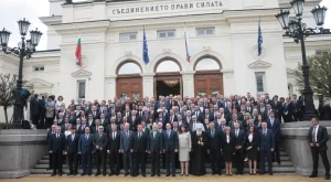 Скоро видните политици може да подлежат на строги финансови проверки по закон