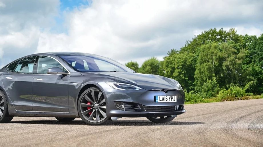 Станаха ясни част от характеристиките на новия автомобил на Tesla 