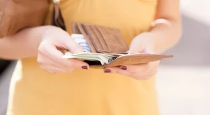 Ако иска нормален живот, на едно семейство в България са му нужни 2325 лв. на месец