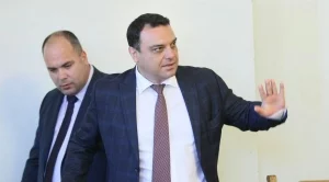 Московски: Държавата може да купи специални автомобили за изпитите по кормуване