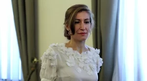Туроператори поискаха оставката на Николина Ангелкова