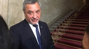 Одобрявате ли акциите на Валери Симеонов срещу шума по морето?