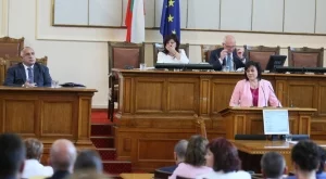 Прозрачният номер на Нинова и Борисов