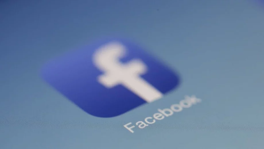 ЕК даде на Facebook две седмици да се обясни за скандала с данните