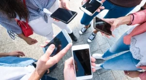 Китайските техгиганти правят тези 5 неща по-добре от Apple и Samsung