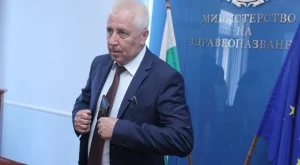Здравният министър ще инициира промени след скандалния случай с отказана помощ