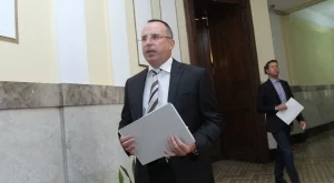 Порожанов: Тепърва ще стане ясно дали Мизова е виновна в казуса с къщата за гости