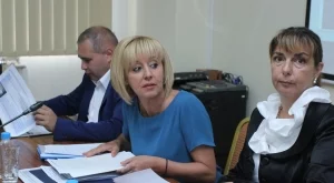 Манолова разкритикува КЕВР за цената на водата 