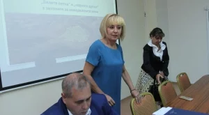 Манолова иска забрана храни с различни съставки да се продават под една марка