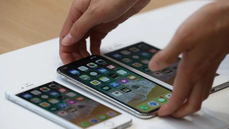 Коригираха бъг в екрана на iPhone X